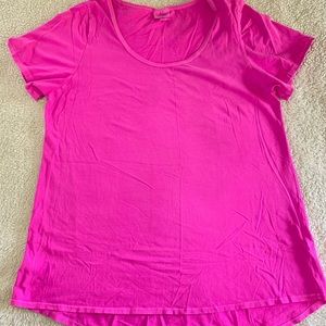 LuLaRoe 1.0🦄 Classic Tee HOT PINK
